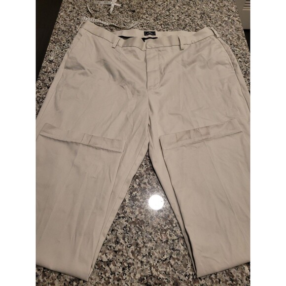 Dockers Pants Mens 42 x 32 Classic Fit Khaki Cotton Straight Cargo Flat Front - Picture 1 of 10